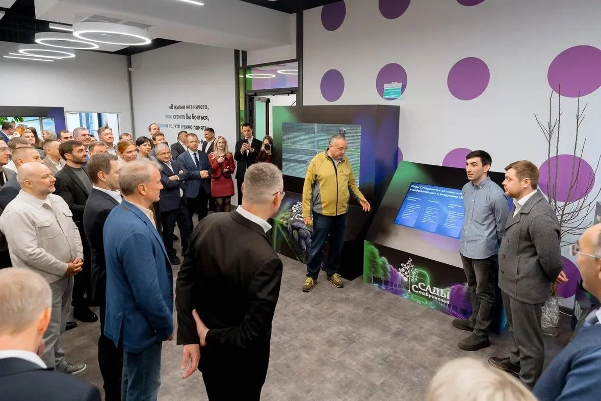 A presentation of digital orchard solutions at the School 21 opening in Stavropol